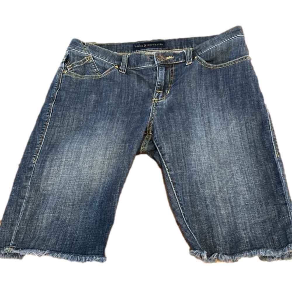 𝅺rock Republic jean shorts, size 10, in good condition